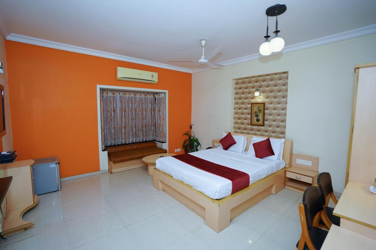 New Hotel Europa Inn Rajkot Luaran gambar