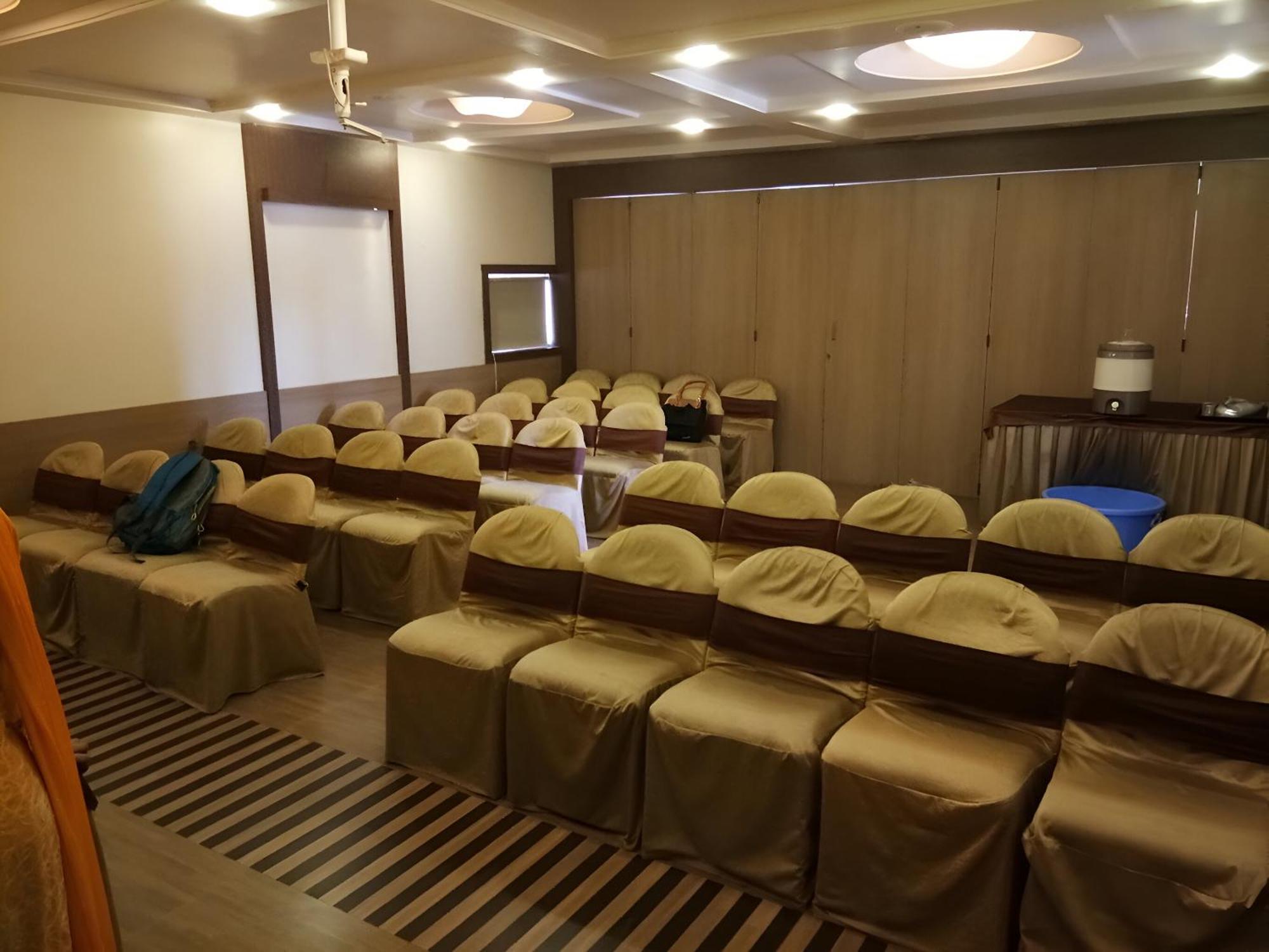 New Hotel Europa Inn Rajkot Luaran gambar